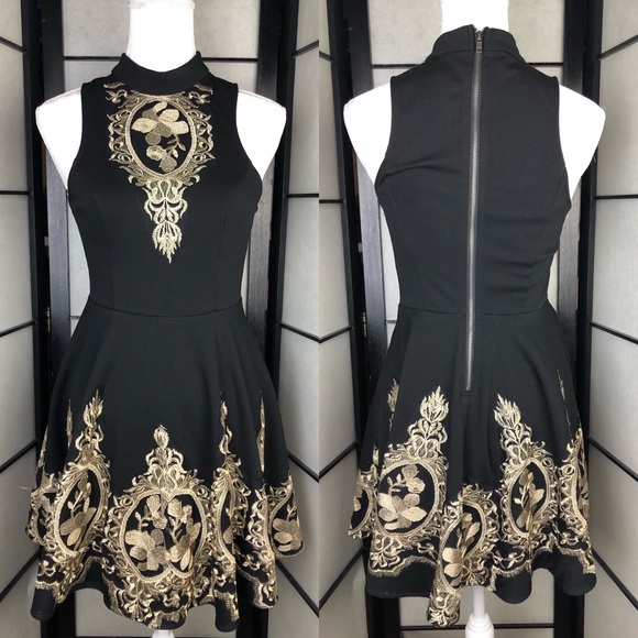 Beautiful Embroidered Black Gold Dress Medium - Picture 1 of 2